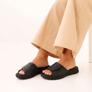 FYOR Flat Sandal #color_black